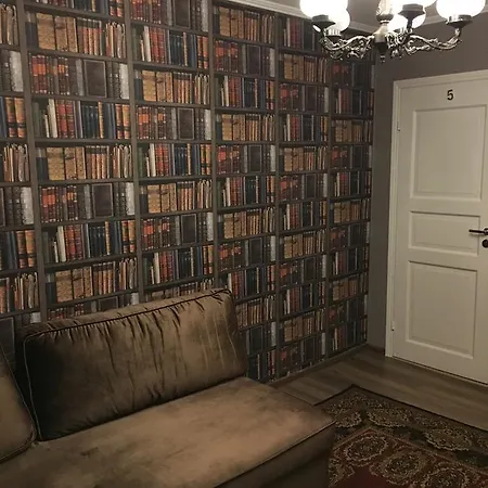 Lee Apartment