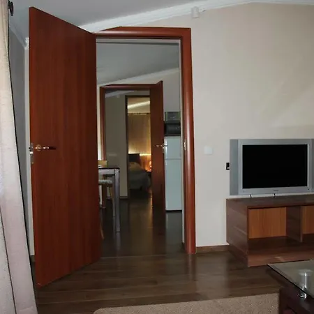 Lee Apartment